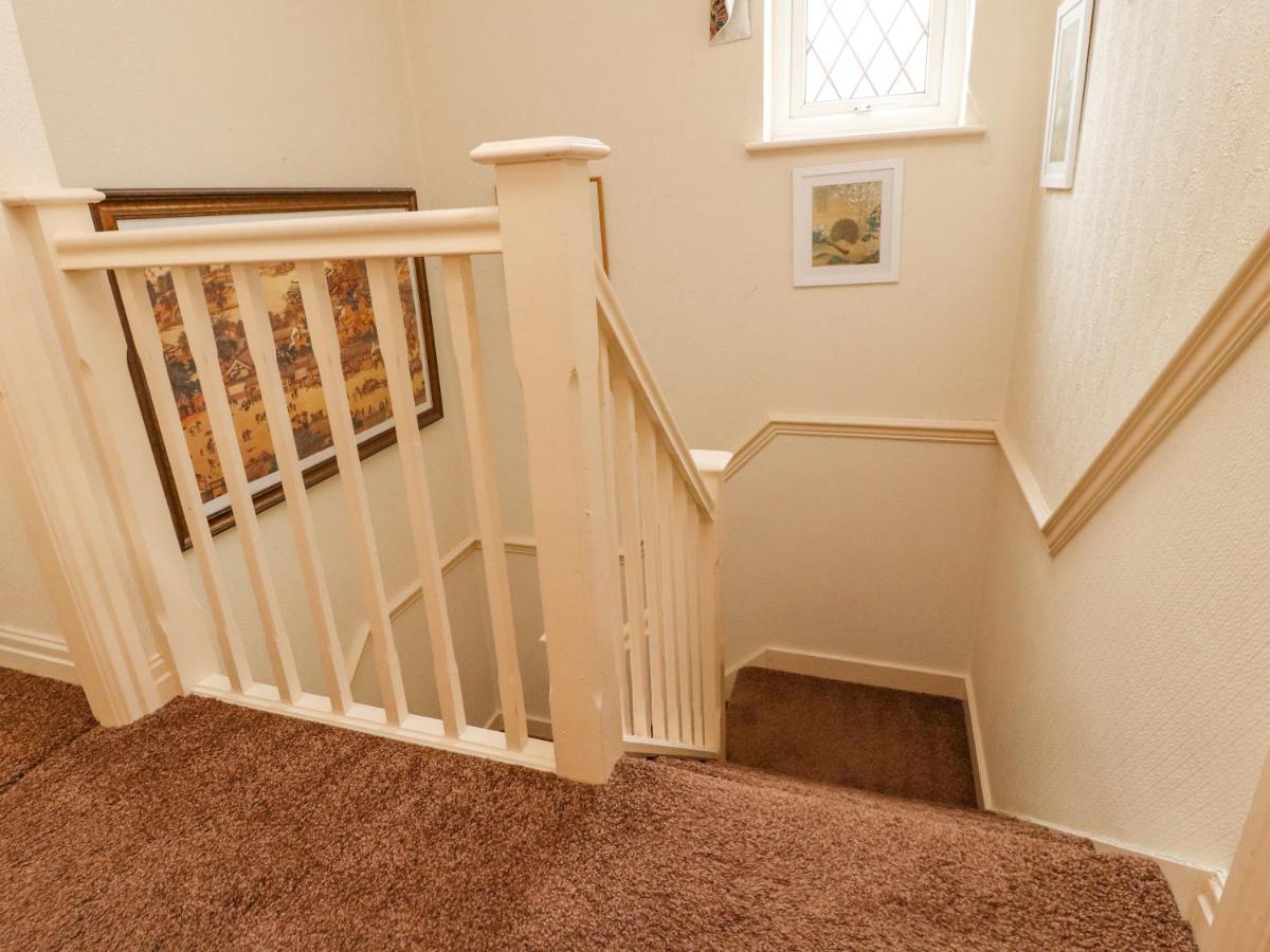 23 Wolsey Close Thornton  Exterior photo